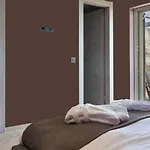 Ylenia Villa *